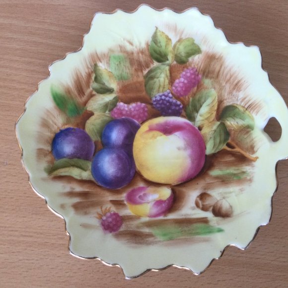 Vintage Hand painted made in occupied Japan small leaf plate handled fruits - Picture 2 of 4
